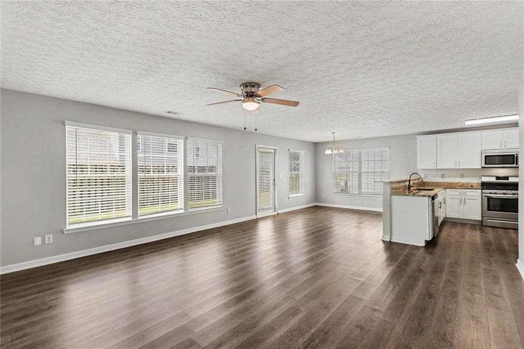 3 bedroom, 3 bathroom, 2,069 sq ft single family residence under contract at 48 Chalet Crossing, Dallas, GA 30132 — photo 3