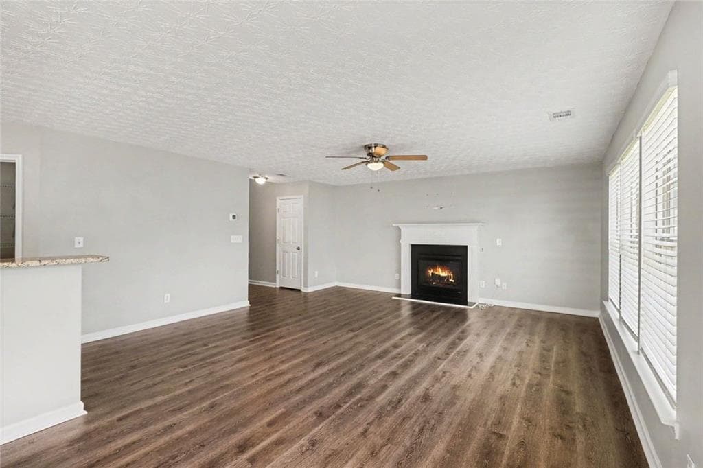 3 bedroom, 3 bathroom, 2,069 sq ft single family residence under contract at 48 Chalet Crossing, Dallas, GA 30132 — photo 4