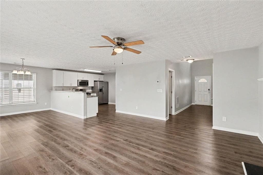 3 bedroom, 3 bathroom, 2,069 sq ft single family residence under contract at 48 Chalet Crossing, Dallas, GA 30132 — photo 5
