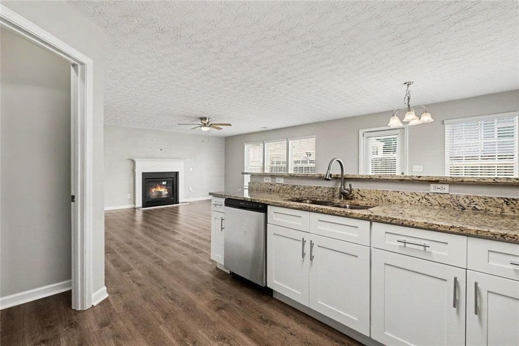 3 bedroom, 3 bathroom, 2,069 sq ft single family residence under contract at 48 Chalet Crossing, Dallas, GA 30132 — photo 6