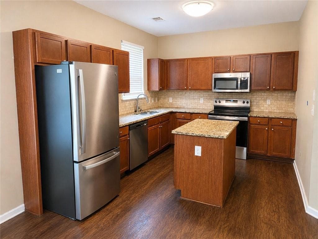 4 bedroom, 3 bathroom, 2,492 sq ft single family residence under contract at 2170 Stonebrook Drive, Austell, GA 30106 — photo 4