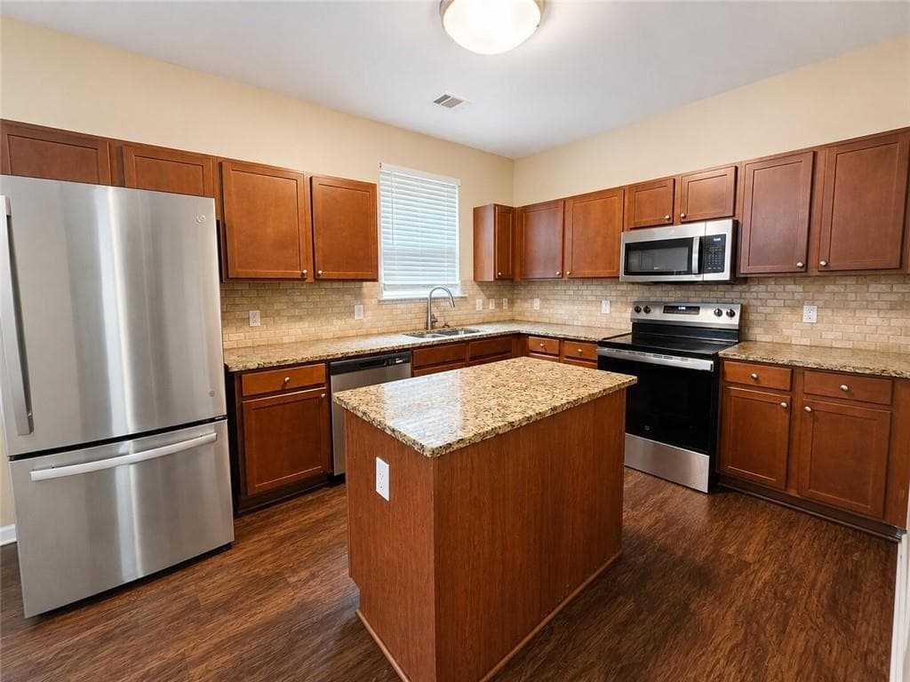 4 bedroom, 3 bathroom, 2,492 sq ft single family residence under contract at 2170 Stonebrook Drive, Austell, GA 30106 — photo 5