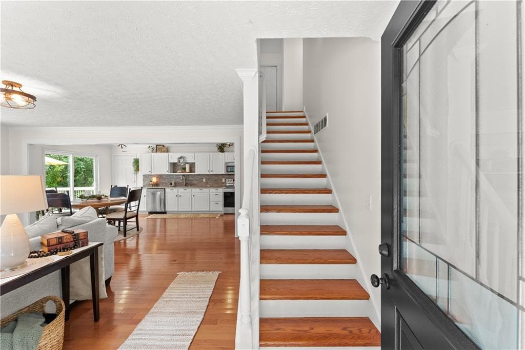 4 bedroom, 3 bathroom, 1,629 sq ft single family residence for sale at 3448 Point View Circle, Gainesville, GA 30506 — photo 7