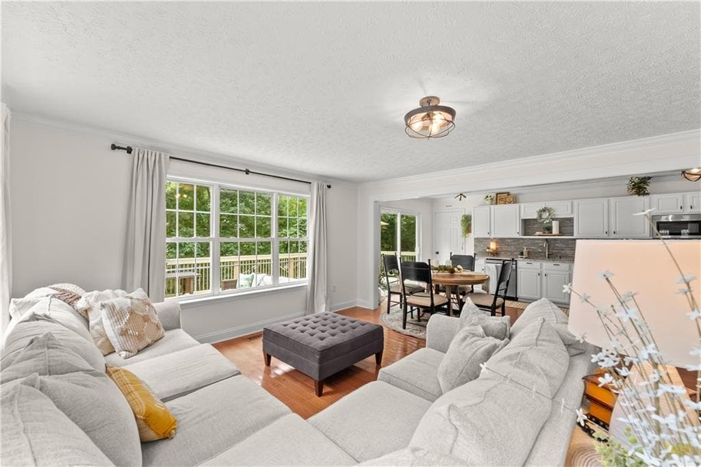 4 bedroom, 3 bathroom, 1,629 sq ft single family residence for sale at 3448 Point View Circle, Gainesville, GA 30506 — photo 8