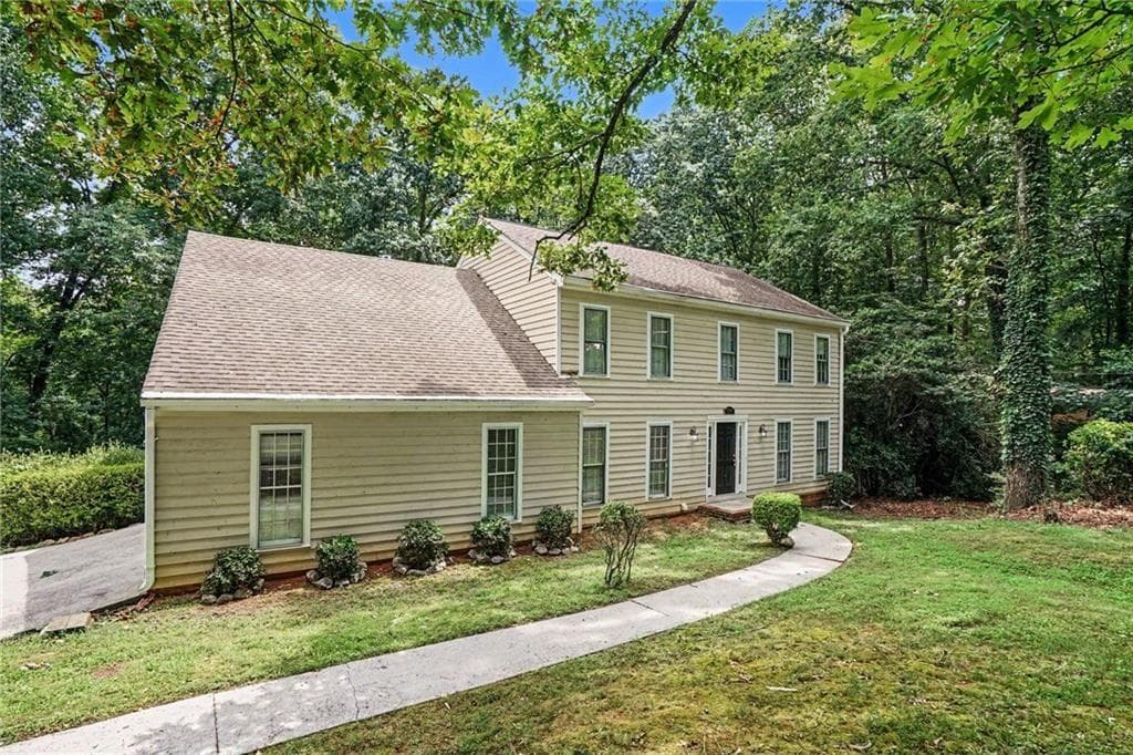 5 bedroom, 3 bathroom, 3,418 sq ft single family residence for sale at 3884 Hunting Ridge Drive, Lilburn, GA 30047 — photo 2