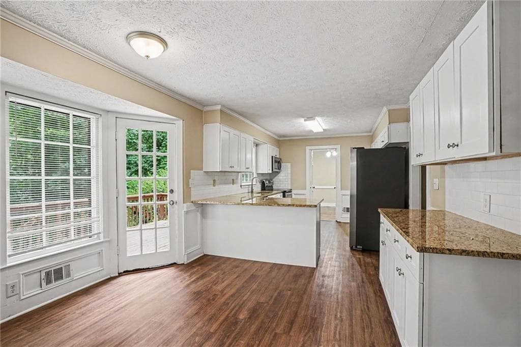 5 bedroom, 3 bathroom, 3,418 sq ft single family residence for sale at 3884 Hunting Ridge Drive, Lilburn, GA 30047 — photo 9