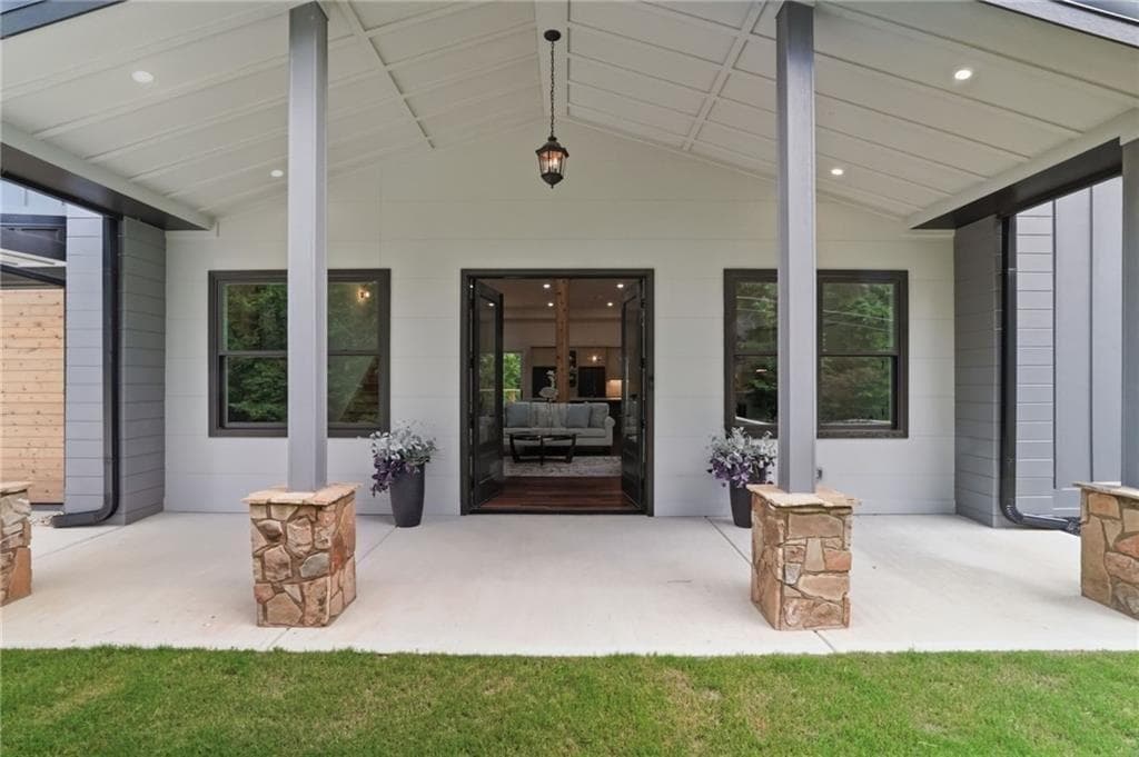 5 bedroom, 6 bathroom, 4,475 sq ft single family residence for sale at 7258 Island Mill Road, Acworth, GA 30102 — photo 3