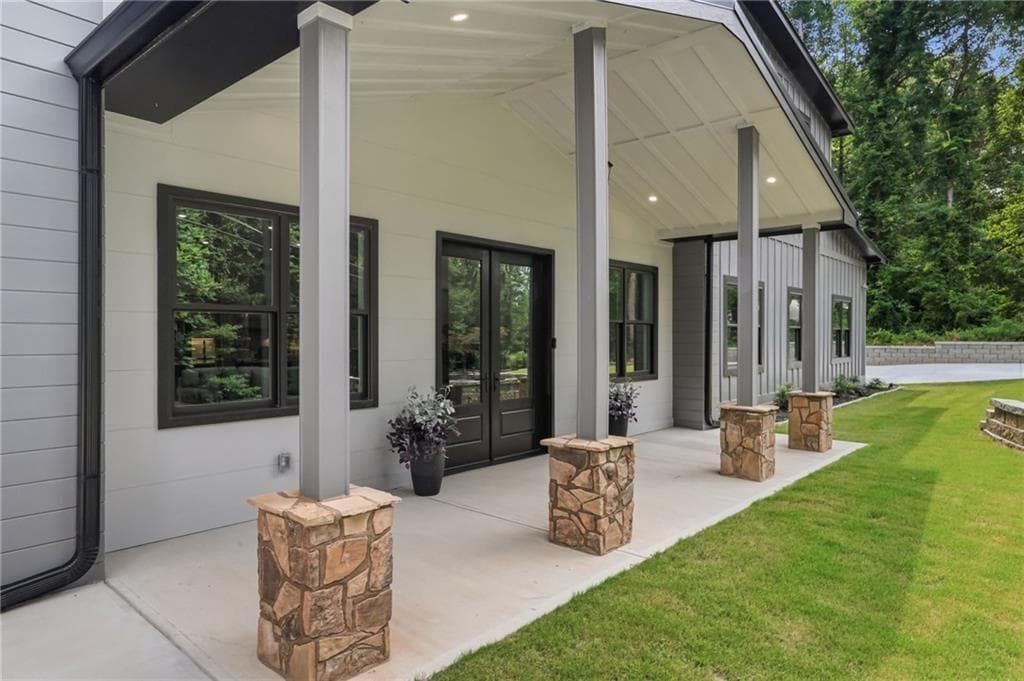 5 bedroom, 6 bathroom, 4,475 sq ft single family residence for sale at 7258 Island Mill Road, Acworth, GA 30102 — photo 4