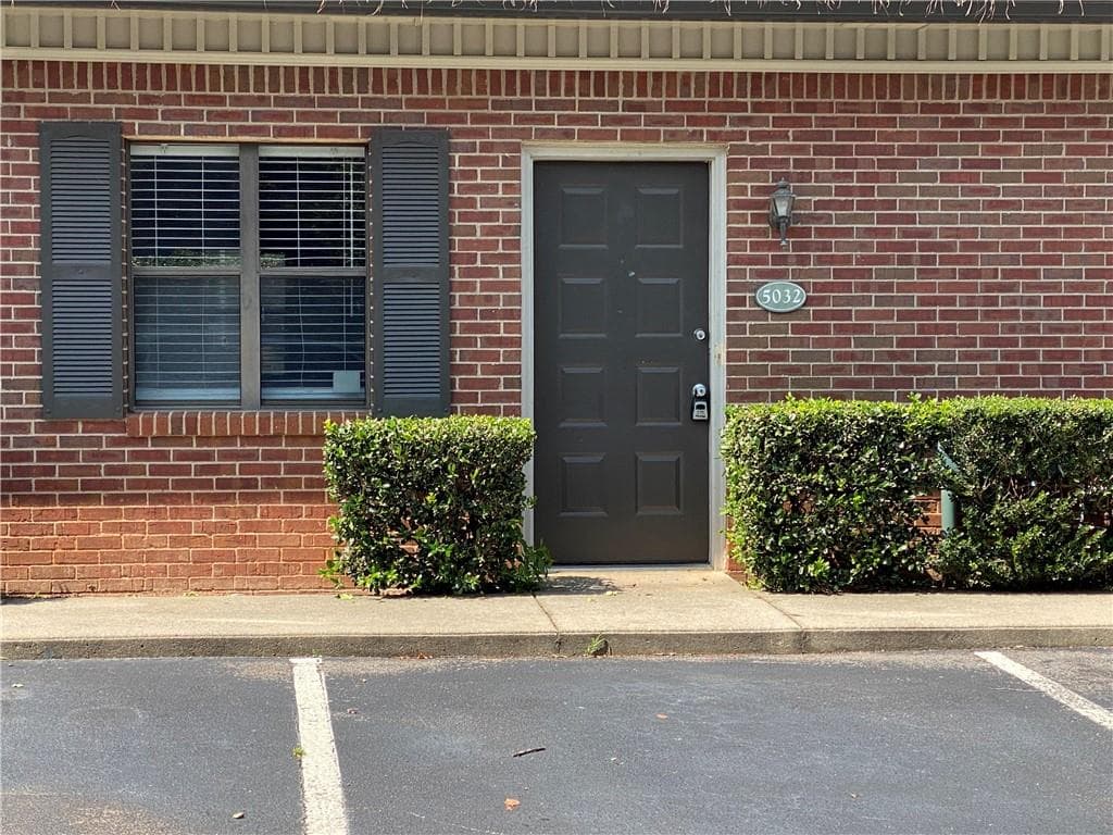 2 bedroom, 2 bathroom, 1,024 sq ft condominium for rent at 5032 Top Cat Court, Sugar Hill, GA 30518 for $1,400 a month — photo 1 of 21