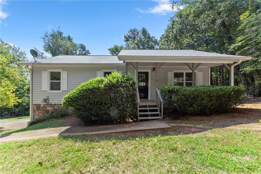 4 bedroom, 3 bathroom, 1,092 sq ft single family residence under contract at 31 S Wind Drive, Dahlonega, GA 30533
