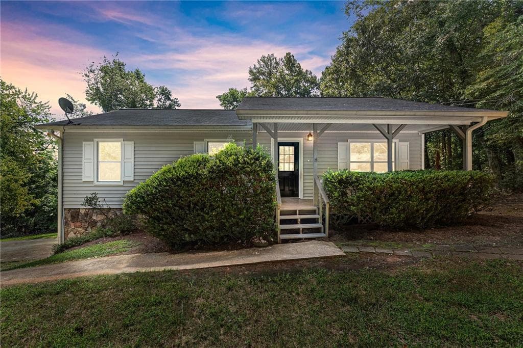 4 bedroom, 3 bathroom, 1,092 sq ft single family residence under contract at 31 S Wind Drive, Dahlonega, GA 30533 — photo 2