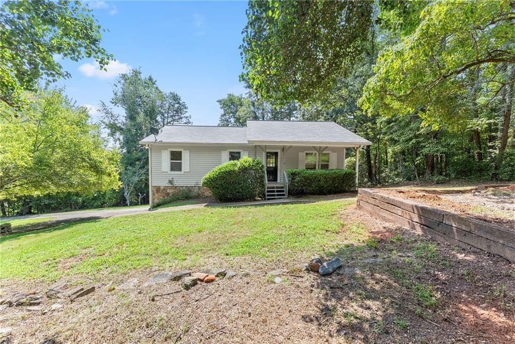 4 bedroom, 3 bathroom, 1,092 sq ft single family residence under contract at 31 S Wind Drive, Dahlonega, GA 30533 — photo 3