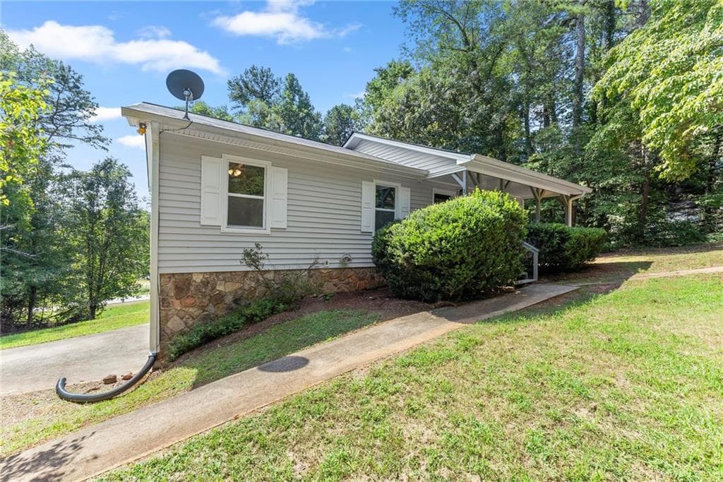 4 bedroom, 3 bathroom, 1,092 sq ft single family residence under contract at 31 S Wind Drive, Dahlonega, GA 30533 — photo 4