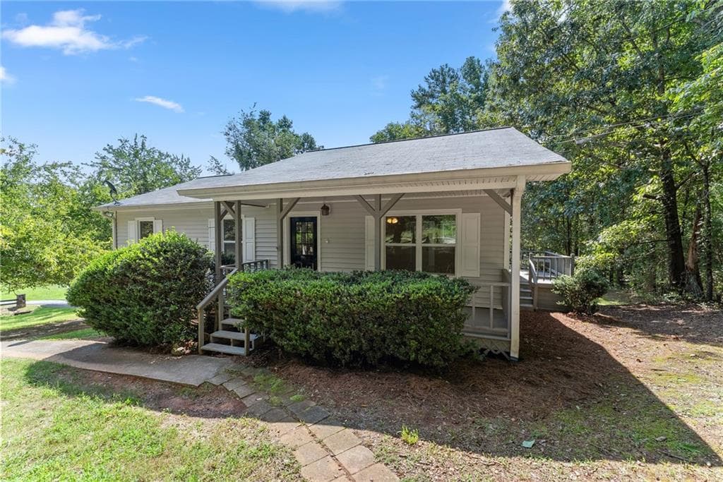 4 bedroom, 3 bathroom, 1,092 sq ft single family residence under contract at 31 S Wind Drive, Dahlonega, GA 30533 — photo 6