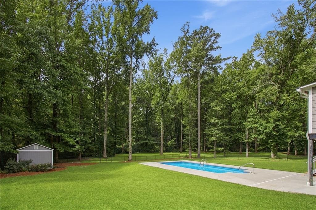 7 bedroom, 4 bathroom, 4,100 sq ft single family residence for sale at 2033 Hessian Court, Stone Mountain, GA 30087 — photo 4