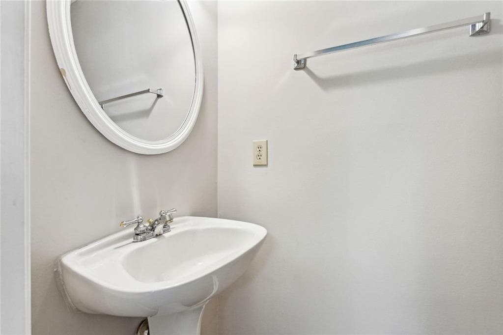 3 bedroom, 3 bathroom, 2,521 sq ft single family residence for rent at 525 Abbotts Hill Lane, Johns Creek, GA 30097 for $2,195 a month — photo 9