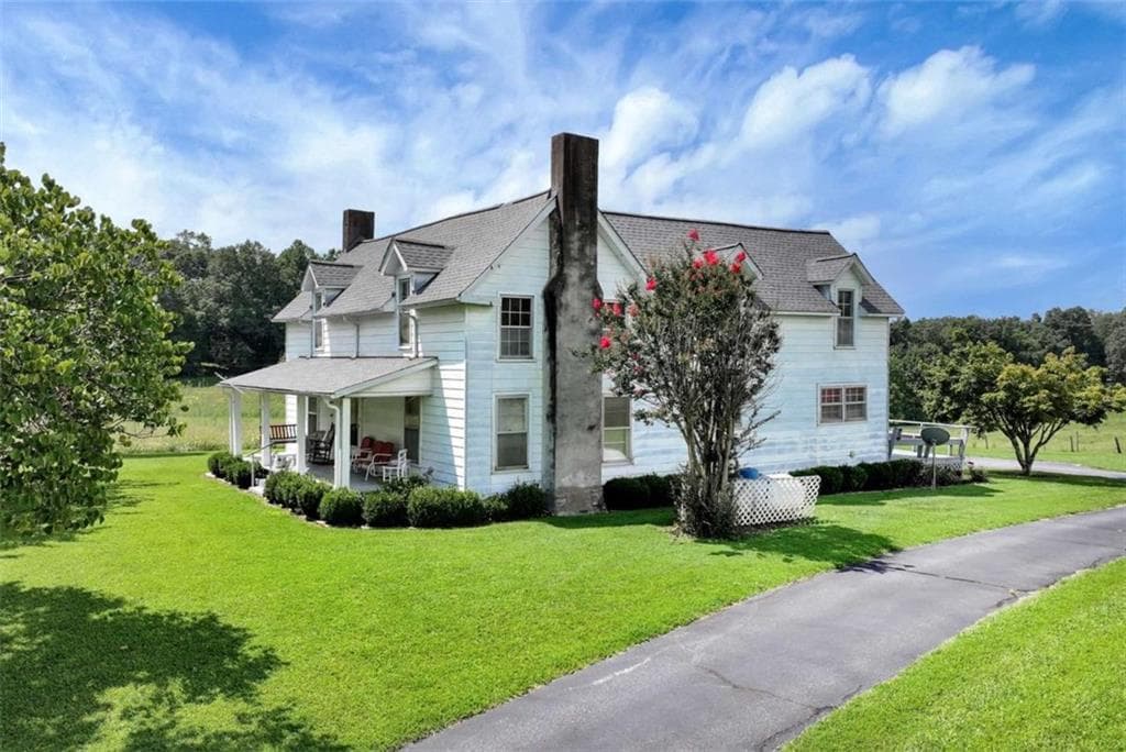 4 bedroom, 2 bathroom, 2,448 sq ft single family residence for sale at 4041 Ada Street, Blue Ridge, GA 30513 — photo 3