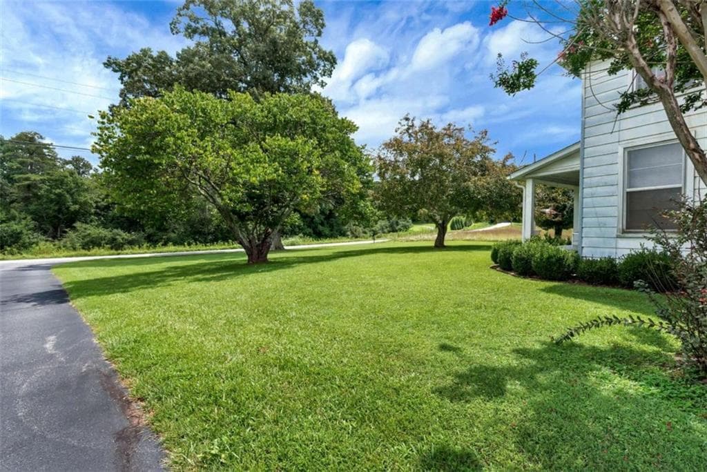4 bedroom, 2 bathroom, 2,448 sq ft single family residence for sale at 4041 Ada Street, Blue Ridge, GA 30513 — photo 5