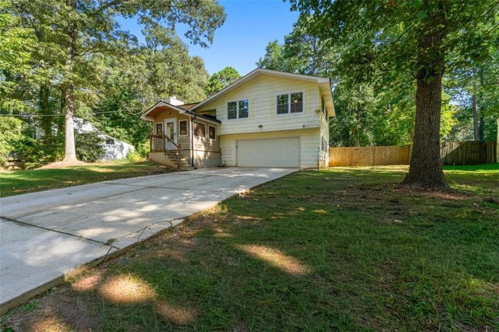 5 bedroom, 3 bathroom, 1,932 sq ft single family residence under contract at 104 Park Place, Stockbridge, GA 30281 — photo 3