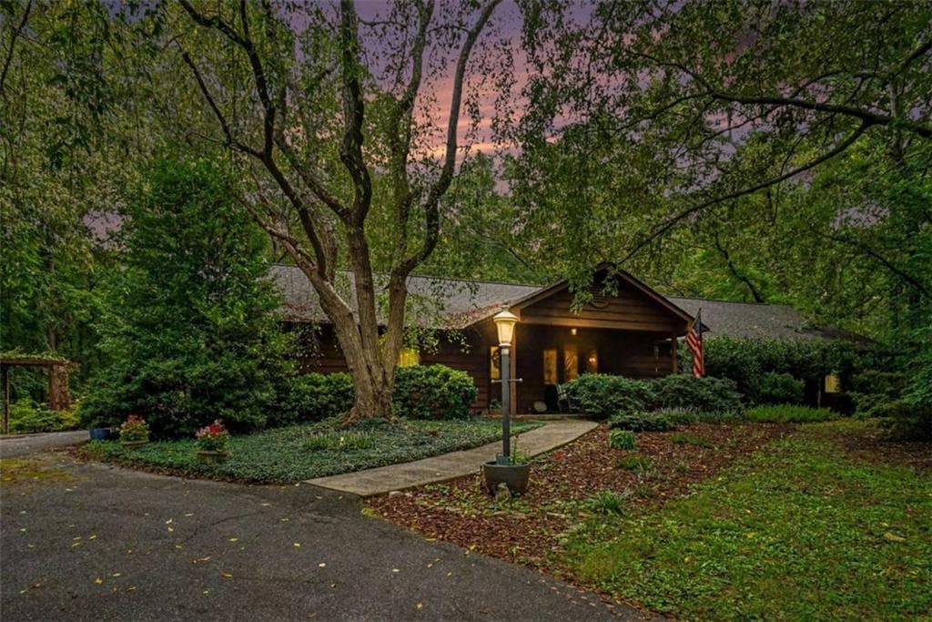 5 bedroom, 5 bathroom, 3,125 sq ft single family residence for sale at 25 Woodall Rd Se, White, GA 30184