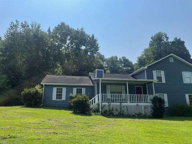 4 bedroom, 3 bathroom, 2,208 sq ft single family residence under contract at 326 Honeysuckle Terrace, Auburn, GA 30011 — photo 2