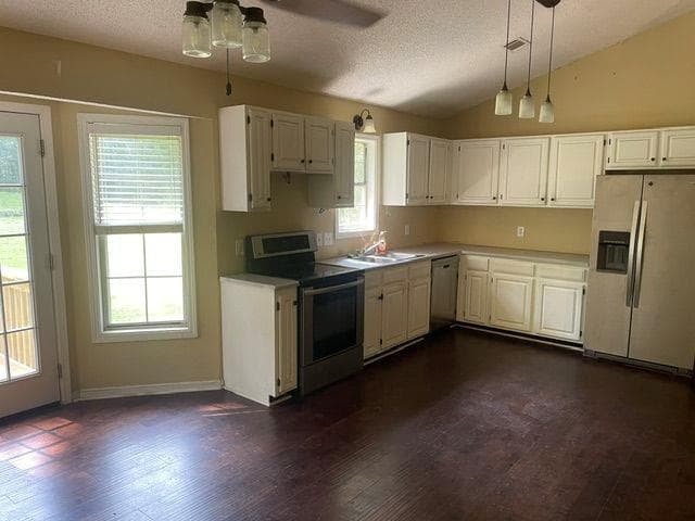 4 bedroom, 3 bathroom, 2,208 sq ft single family residence under contract at 326 Honeysuckle Terrace, Auburn, GA 30011 — photo 5