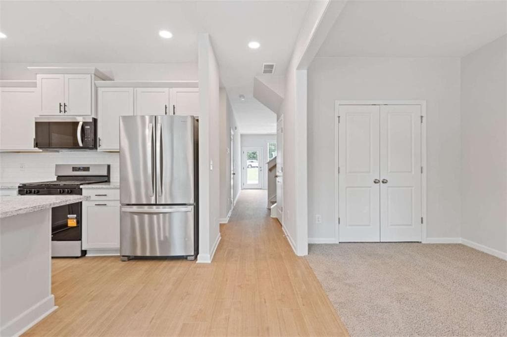 3 bedroom, 3 bathroom, 1,762 sq ft townhouse for sale at 383 Summerville Lane 10, Athens, GA 30606 — photo 2