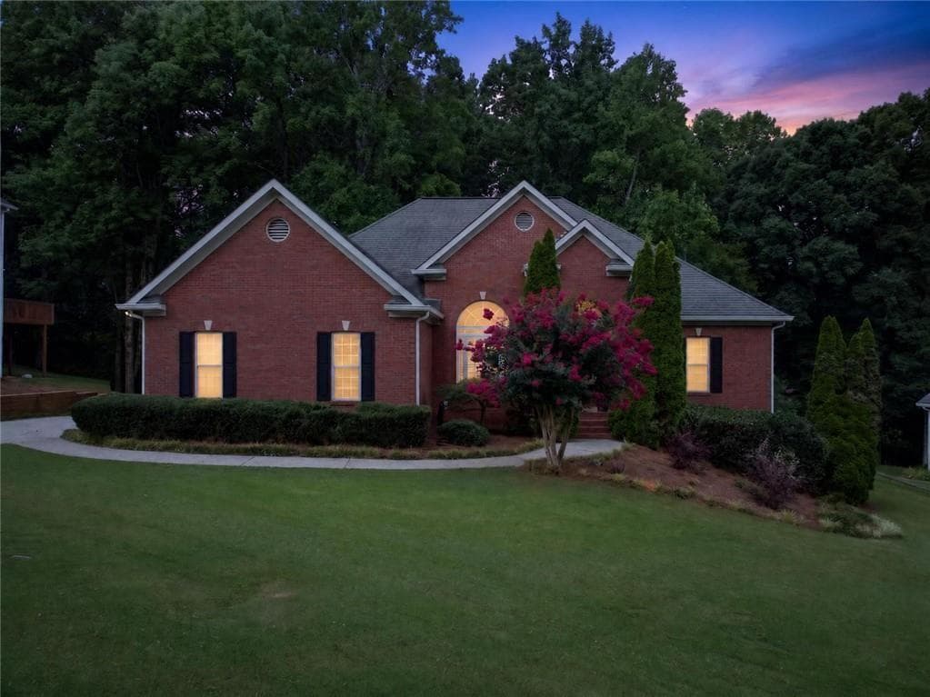 4 bedroom, 3 bathroom, 2,918 sq ft single family residence under contract at 1270 Harvest Lane, Hoschton, GA 30548