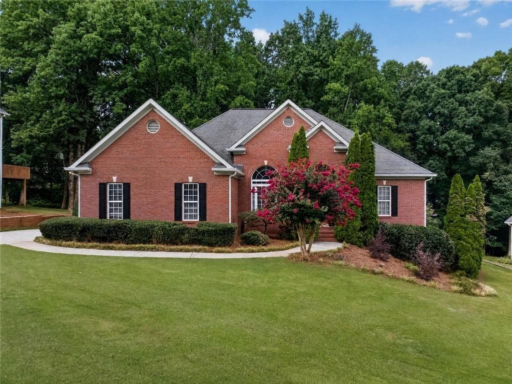 4 bedroom, 3 bathroom, 2,918 sq ft single family residence under contract at 1270 Harvest Lane, Hoschton, GA 30548 — photo 2