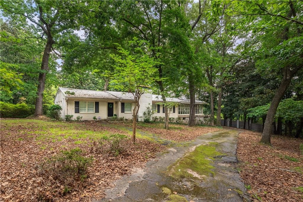3 bedroom, 2 bathroom, 2,232 sq ft single family residence for sale at 4715 Ridgeview Road, Atlanta, GA 30338 — photo 3