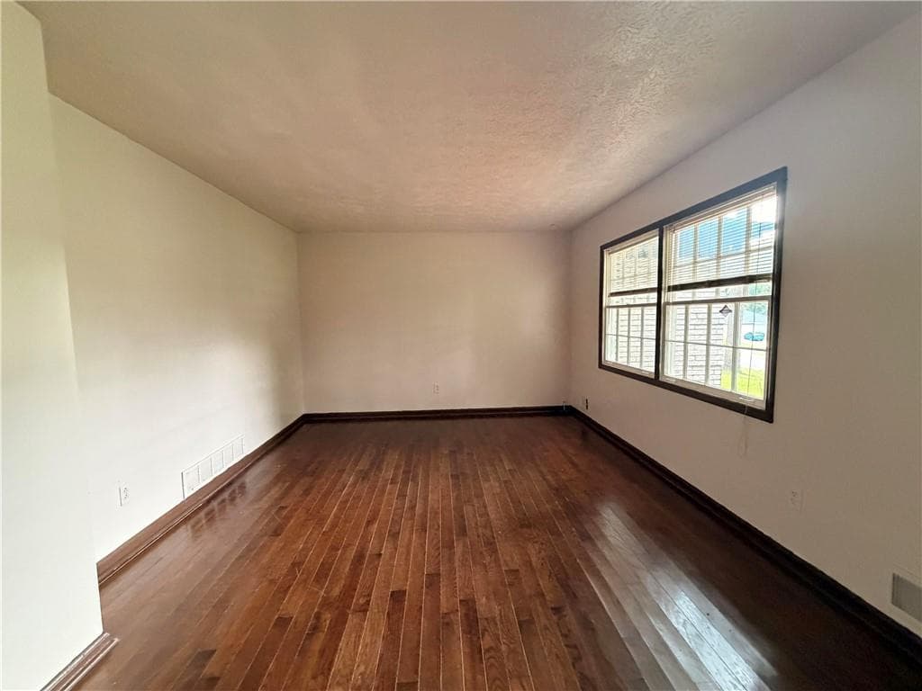3 bedroom, 2 bathroom, 1,329 sq ft single family residence under contract at 6451 Valley Dale Drive 2, Riverdale, GA 30274 — photo 7