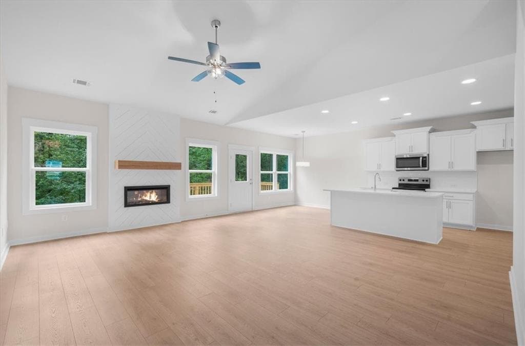 3 bedroom, 3 bathroom, 1,624 sq ft single family residence for sale at 370 West Woods Drive, Dahlonega, GA 30533 — photo 9