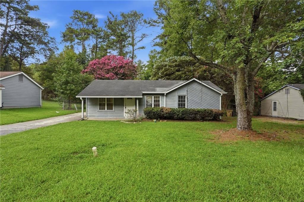 3 bedroom, 2 bathroom, 1,028 sq ft single family residence under contract at 8971 Ashwood Drive, Riverdale, GA 30274