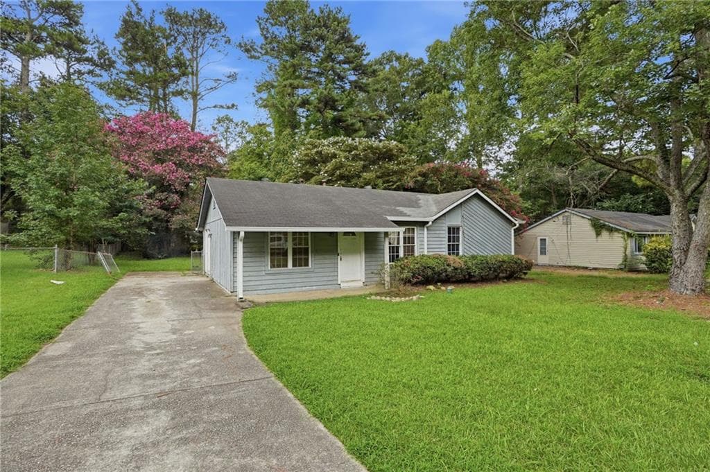 3 bedroom, 2 bathroom, 1,028 sq ft single family residence under contract at 8971 Ashwood Drive, Riverdale, GA 30274 — photo 3