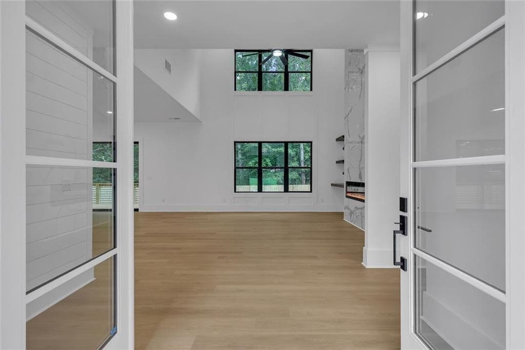 5 bedroom, 5 bathroom, 4,300 sq ft single family residence under contract at 2865 Echelon Court, Snellville, GA 30039 — photo 3