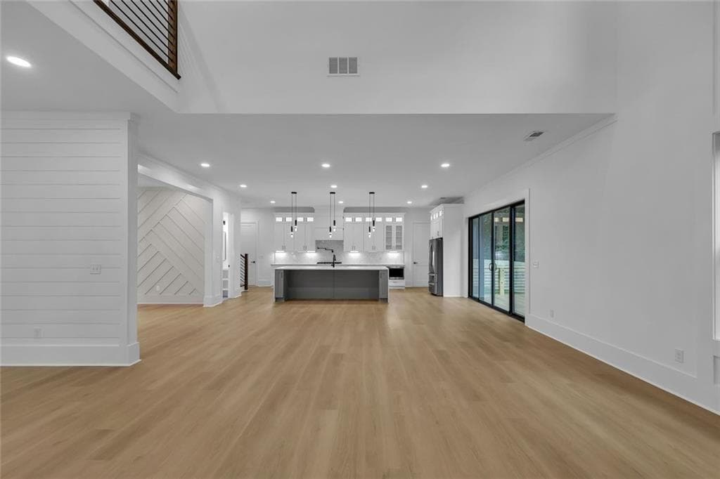 5 bedroom, 5 bathroom, 4,300 sq ft single family residence under contract at 2865 Echelon Court, Snellville, GA 30039 — photo 7