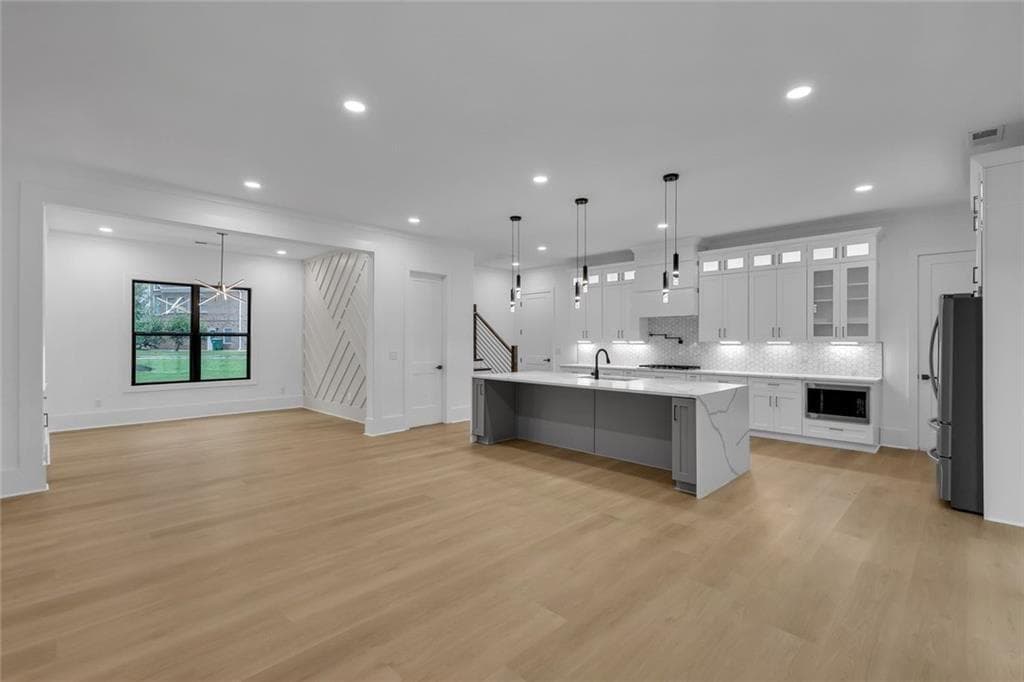 5 bedroom, 5 bathroom, 4,300 sq ft single family residence under contract at 2865 Echelon Court, Snellville, GA 30039 — photo 9