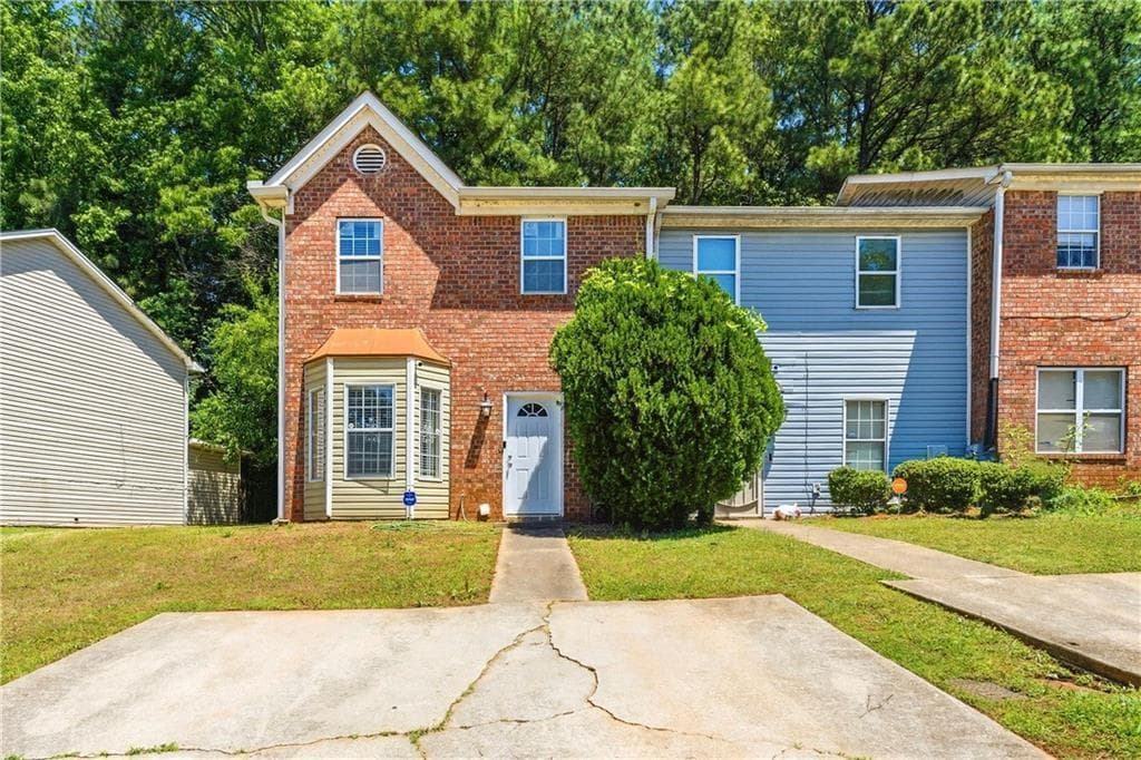 2 bedroom, 3 bathroom, 1,292 sq ft townhouse under contract at 7237 Crestside Drive, Austell, GA 30168