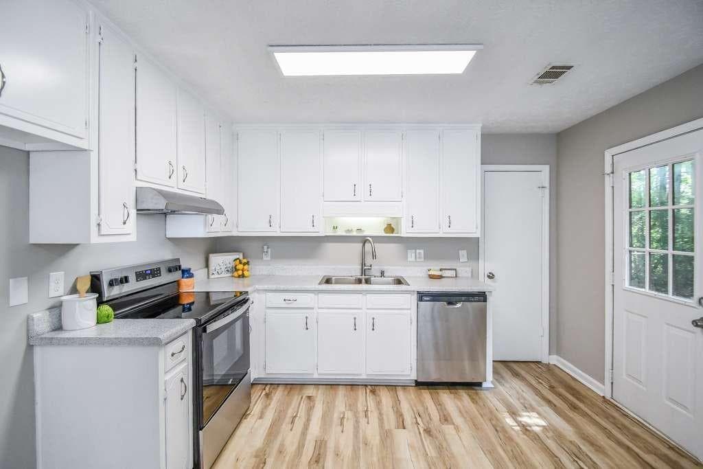 3 bedroom, 2 bathroom, 1,154 sq ft single family residence for sale at 110 E Country Woods Drive, Covington, GA 30016 — photo 5