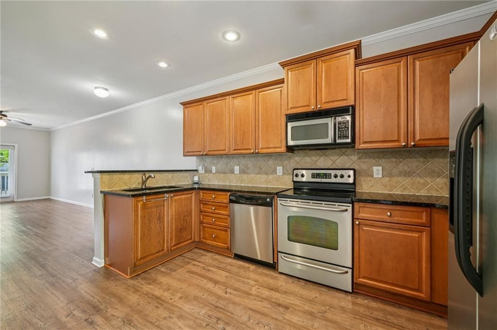 3 bedroom, 4 bathroom, 1,326 sq ft townhouse for sale at 1305 Liberty Parkway, Atlanta, GA 30318 — photo 8