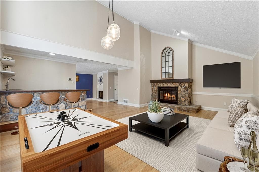 6 bedroom, 4 bathroom, 3,628 sq ft single family residence for rent at 6895 Riverside Drive, Sandy Springs, GA 30328 for $6,500 a month — photo 6