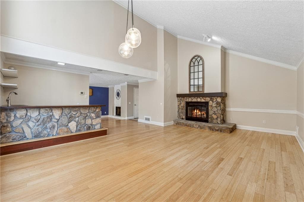 6 bedroom, 4 bathroom, 3,628 sq ft single family residence for rent at 6895 Riverside Drive, Sandy Springs, GA 30328 for $6,500 a month — photo 7