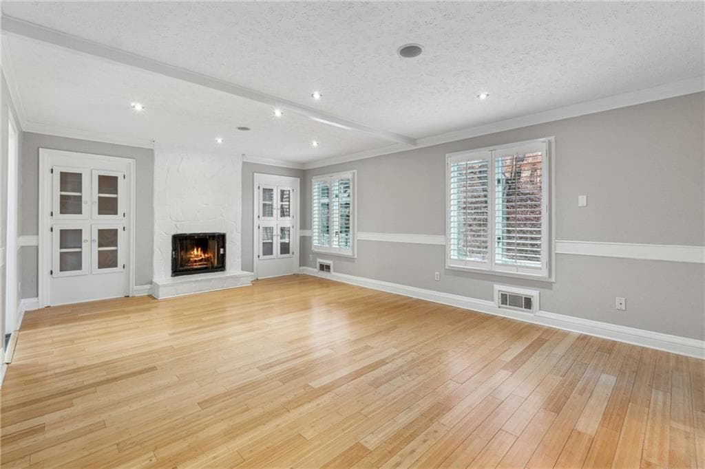 6 bedroom, 4 bathroom, 3,628 sq ft single family residence for rent at 6895 Riverside Drive, Sandy Springs, GA 30328 for $6,500 a month — photo 9