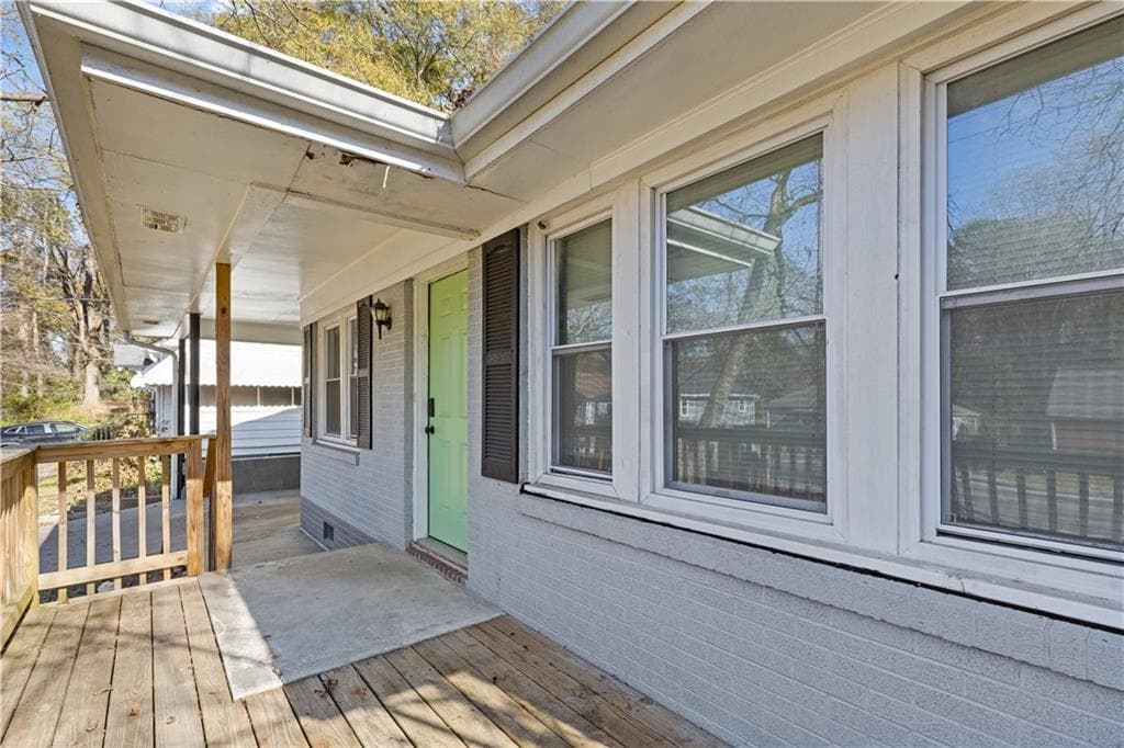 3 bedroom, 2 bathroom, 1,196 sq ft single family residence for sale at 433 W Lake Avenue, Atlanta, GA 30318 — photo 5