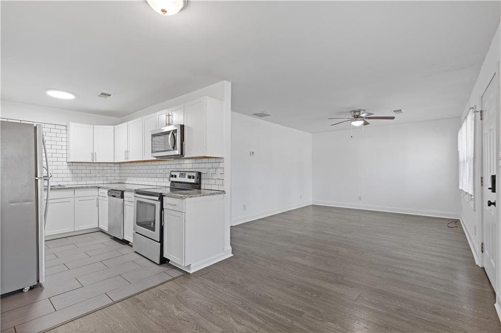 3 bedroom, 2 bathroom, 1,196 sq ft single family residence for sale at 433 W Lake Avenue, Atlanta, GA 30318 — photo 6