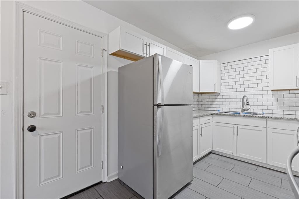 3 bedroom, 2 bathroom, 1,196 sq ft single family residence for sale at 433 W Lake Avenue, Atlanta, GA 30318 — photo 7