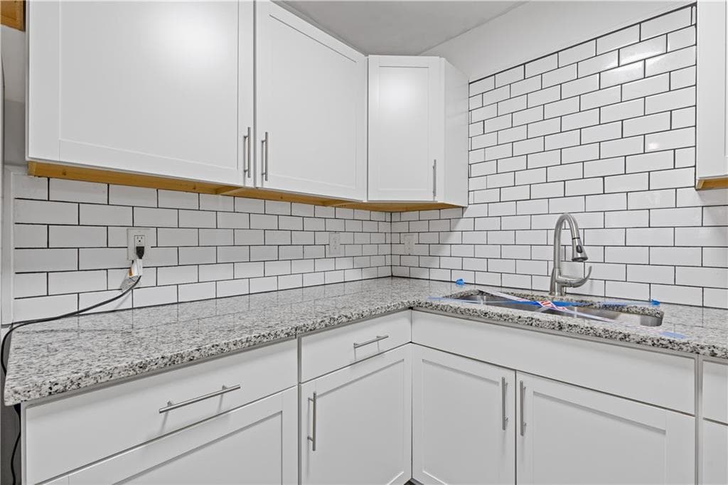 3 bedroom, 2 bathroom, 1,196 sq ft single family residence for sale at 433 W Lake Avenue, Atlanta, GA 30318 — photo 8