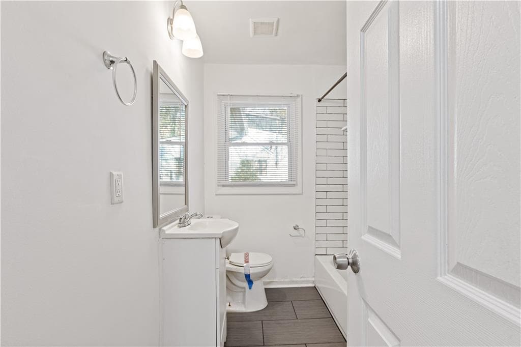 3 bedroom, 2 bathroom, 1,196 sq ft single family residence for sale at 433 W Lake Avenue, Atlanta, GA 30318 — photo 10