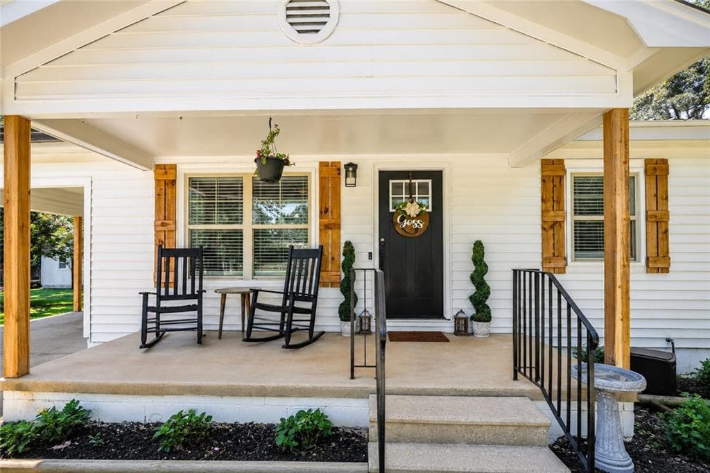 4 bedroom, 3 bathroom, 2,166 sq ft single family residence for sale at 410 Coleman Drive, Statham, GA 30666 — photo 3