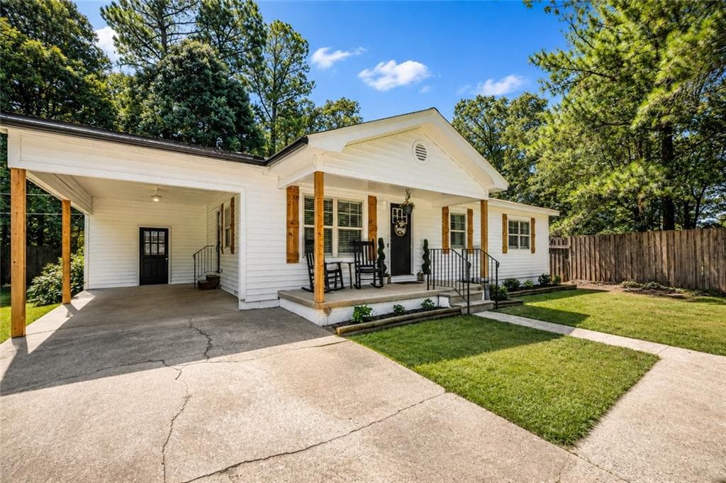4 bedroom, 3 bathroom, 2,166 sq ft single family residence for sale at 410 Coleman Drive, Statham, GA 30666 — photo 2